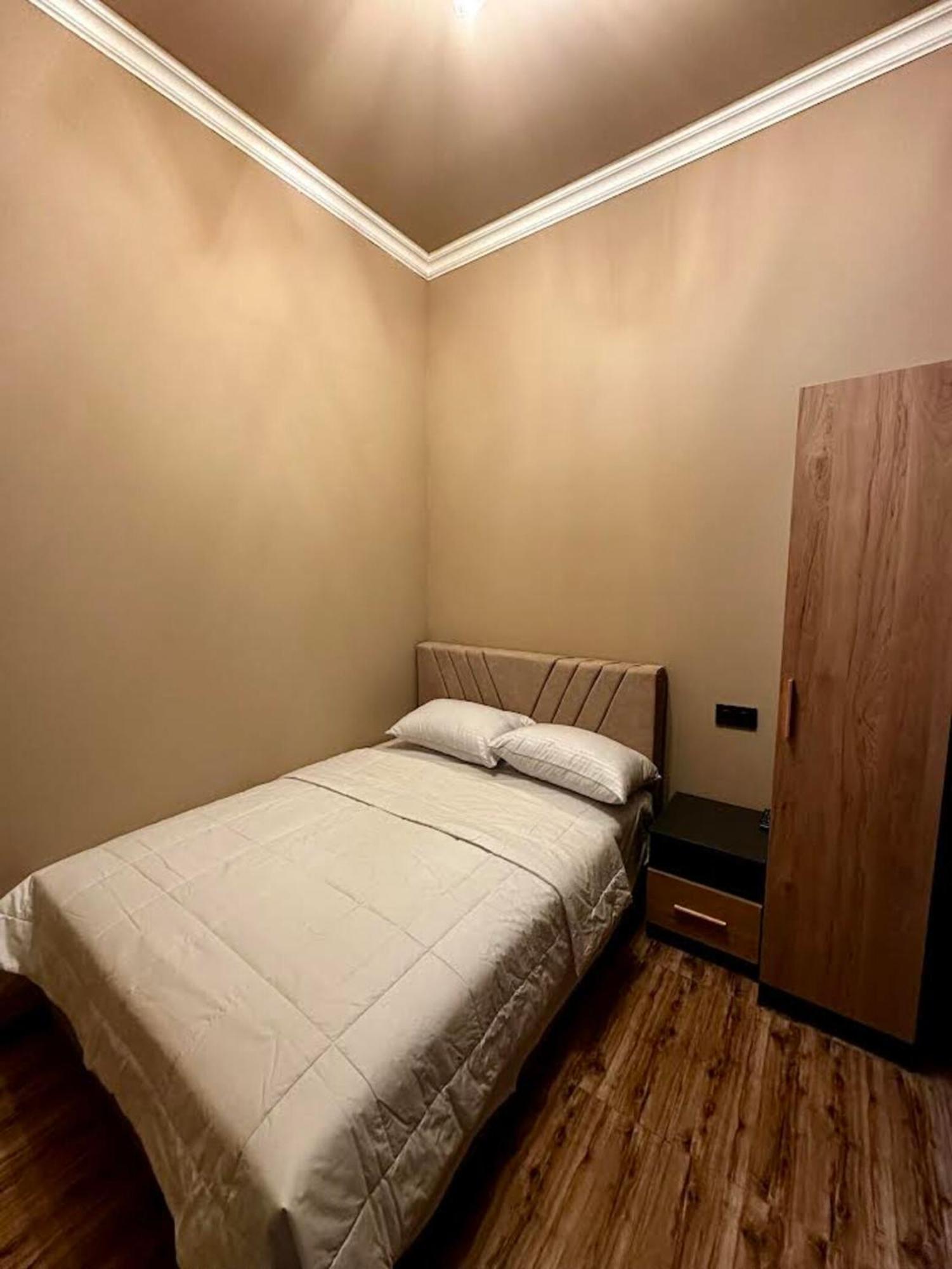 Hotel California Boutique Ereván Habitación foto